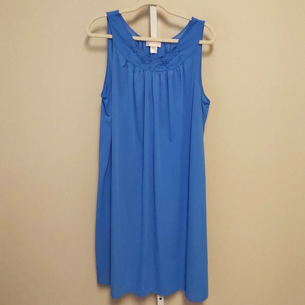 Shadowline Blue Sleeveless Nightgown Floral Embroidered Neckline Nylon Chemise L